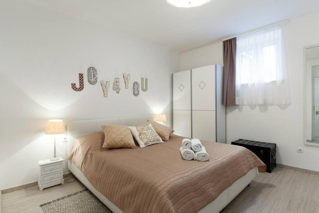 Joy4You Apt Near Beach And Center Split Exterior photo